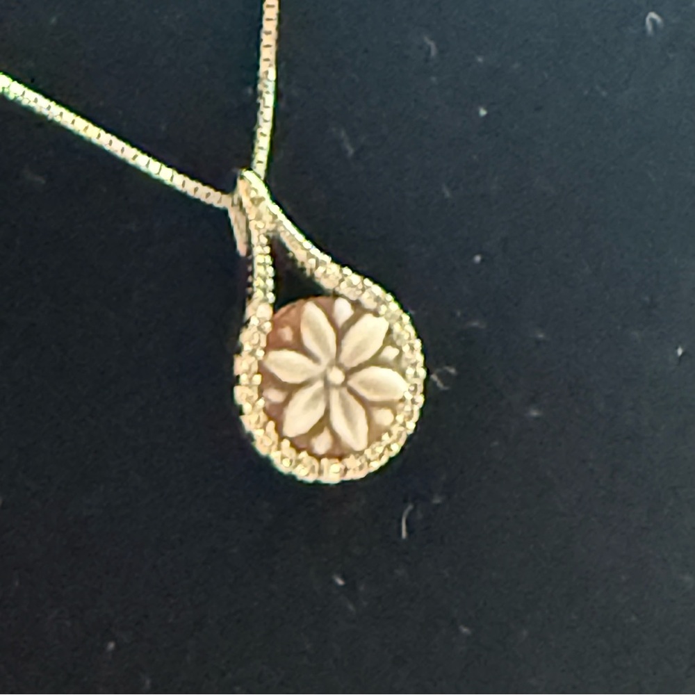 Elegant Silver Cameo Floral Pendant Necklace from Positano
